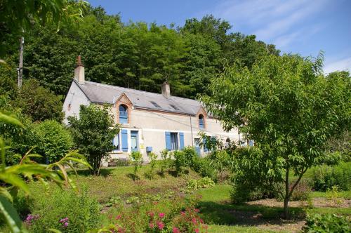 La Source de Bury : Bed and Breakfast near Coulanges