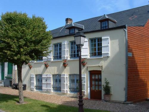 La Valerienne : Guest accommodation near Lanchères