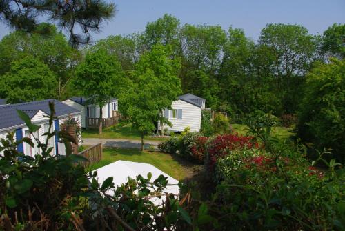 Camping Le Domaine Des Jonquilles : Guest accommodation near Lamballe