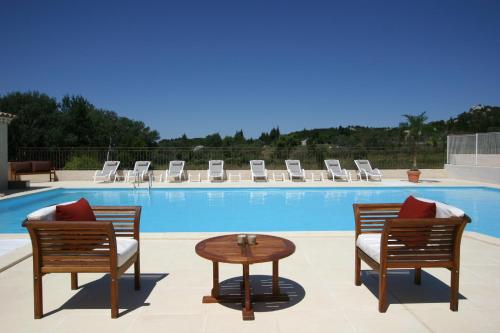 Lagrange Vacances Le Domaine de Bourgeac : Guest accommodation near Les Baux-de-Provence