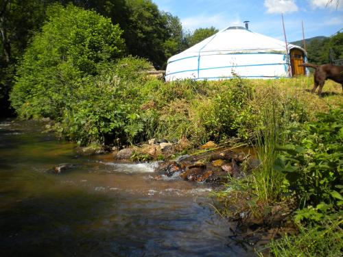Le Moulin Gitenay - Yourte : Guest accommodation near Chausseterre