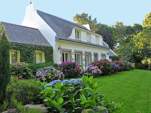 Villa Les Hortensias : Bed and Breakfast near Poullan-sur-Mer