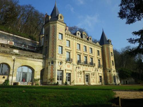 Hotel The Originals Château de Perreux (ex Relais du Silence) : Hotel near Montreuil-en-Touraine
