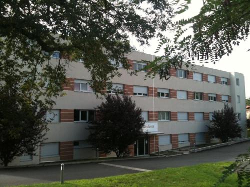 City Résidence Lyon Marcy : Guest accommodation near Nuelles