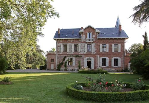 Domaine du Buc Le Château : Bed and Breakfast near Castanet