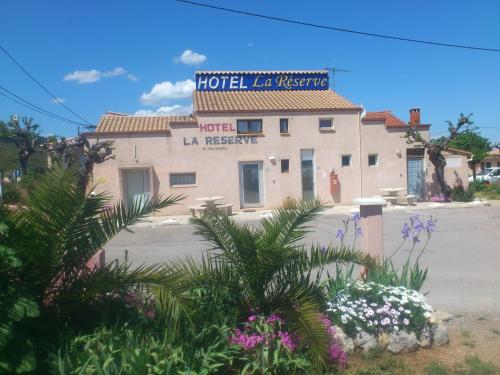 Hotel La Reserve : Motel near Montbazin