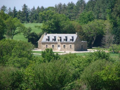 Gîte de Kerlouérien Botsorhel : Guest accommodation near Loguivy-Plougras