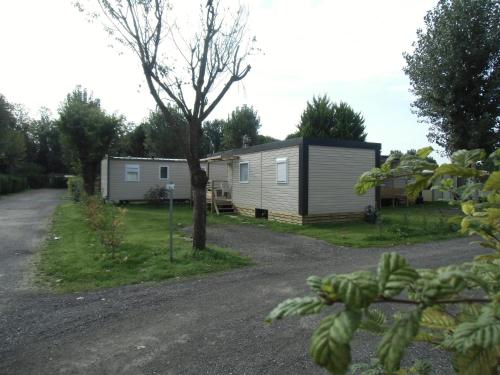 Camping de l'Abbatiale : Guest accommodation near Cramoisy