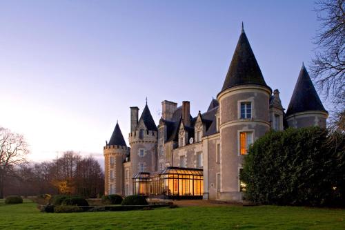 Hôtel Chateau Golf des Sept Tours by Popinns : Hotel near Ambillou