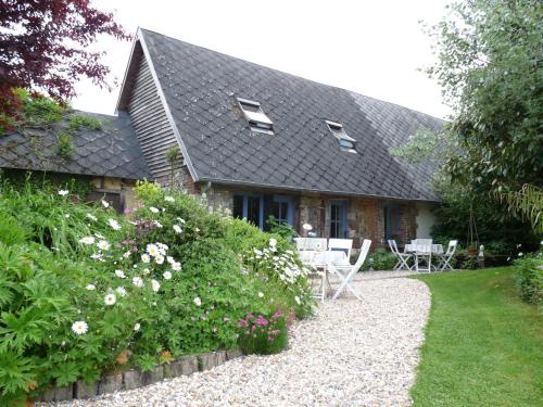 Chambres d'Hôtes L'Ecole Buissonnière : Bed and Breakfast near Bourneville