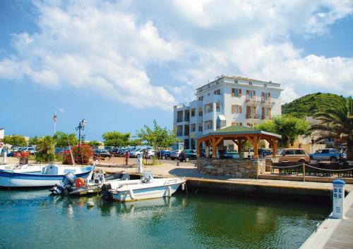 Marina D'oro : Hotel near Tomino