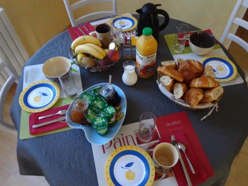 Chambre d'hôtes Mr Mme Charrier : Bed and Breakfast near Blécourt