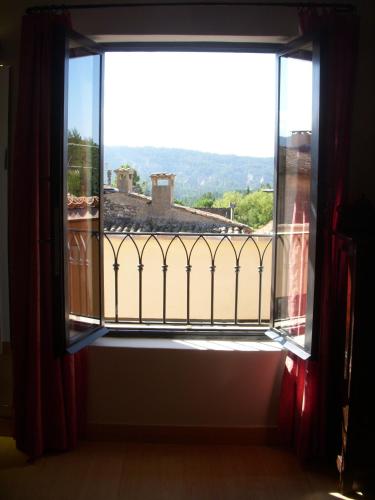 La Cour Carree : Bed and Breakfast near Oppedette