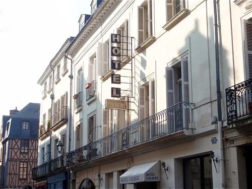 Hotel Colbert : Hotel near Notre-Dame-d'Oé