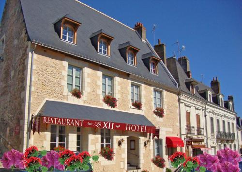 Hotel The Originals Le XII de Luynes (ex Relais du Silence) : Hotel near Saint-Genouph