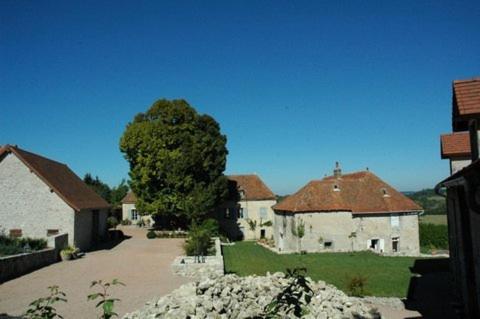 Le Manoir de Presle - Gîte : Guest accommodation near Jaligny-sur-Besbre