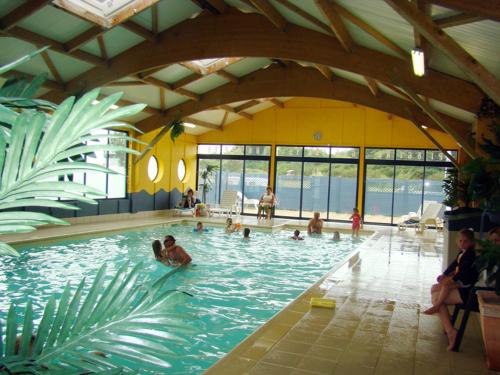 Camping les Genets : Guest accommodation near Saint-Coulomb