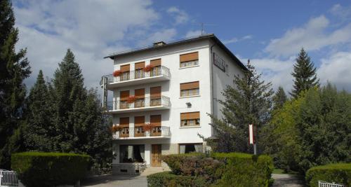 Hotel Celisol Cerdagne : Hotel near Sainte-Léocadie