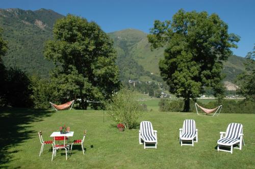 Lo Saunei : Bed and Breakfast near Bilhères