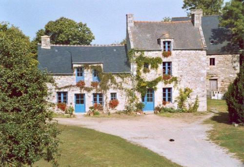 Gîtes du Château de Montafilan : Guest accommodation near Corseul