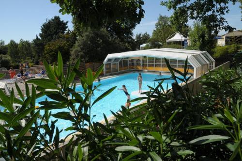 Camping Le Paradis : Guest accommodation near Le Girouard