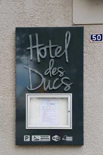 Hotel des Ducs : Hotel near Saint-Aubin-de-Locquenay