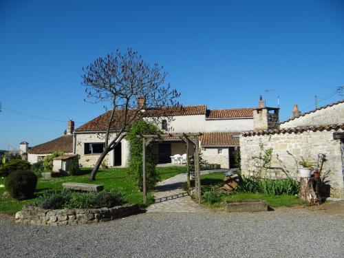 Chambres d'hôtes La Frise : Bed and Breakfast near Bessay