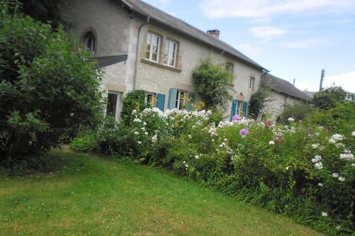Domaine de Benveau : Bed and Breakfast near Chassy