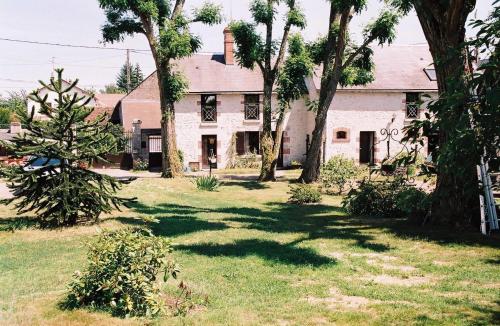 Le Clos Fleuri : Guest accommodation near Mont-près-Chambord