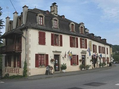 Logis Auberge de Forgès : Hotel near Neuville