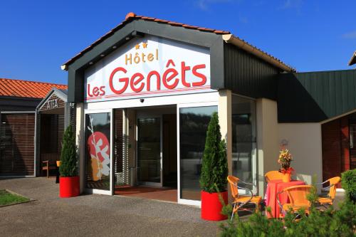Hotel Restaurant Les Genets : Hotel near Villefranque