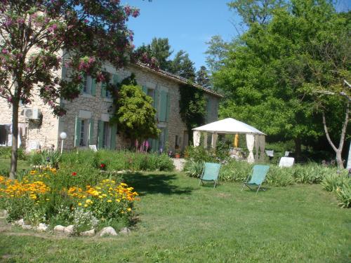 Le Mas d'Hermès : Bed and Breakfast near Orgon