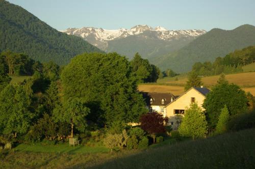 Gites Vallée d'Ossau - Les Jardins du Cot : Guest accommodation near Bescat