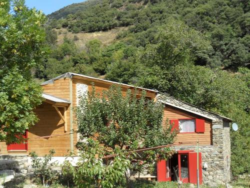 Le Fenil d'Evol : Guest accommodation near Ayguatébia-Talau