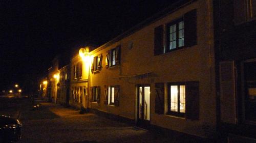 La Maison Cent 5 avec parking privé : Guest accommodation near Lanchères