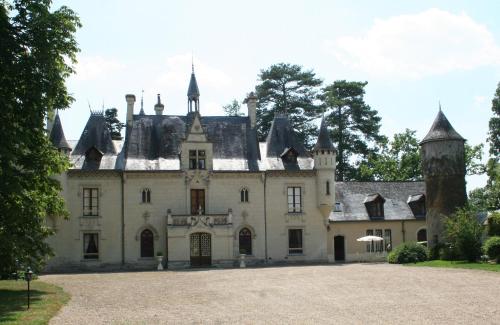 Château de Nazé : Bed and Breakfast near Longué-Jumelles