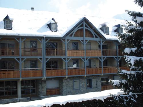 Lagrange Vacances Le Clos Saint Hilaire : Guest accommodation near Camparan