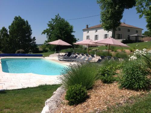 Chambres d'hôtes Caubel : Bed and Breakfast near Monviel