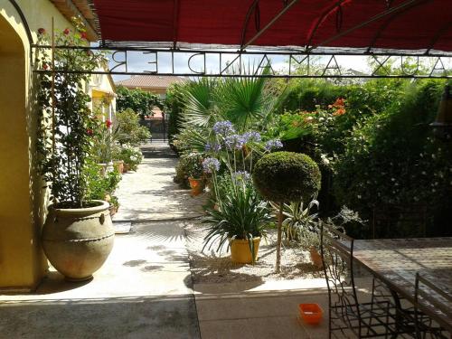 Aux Amandiers : Bed and Breakfast near Fréjus