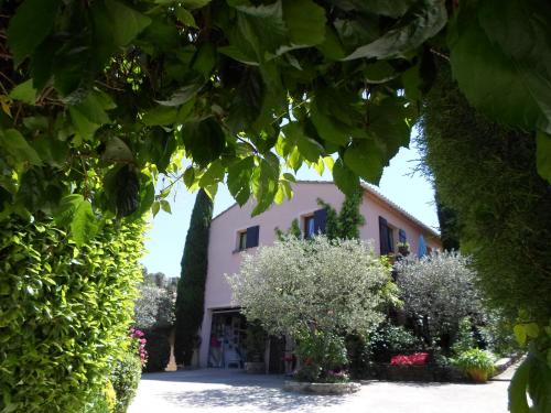 La Sapiniére : Bed and Breakfast near Saint-Maurice-sur-Eygues