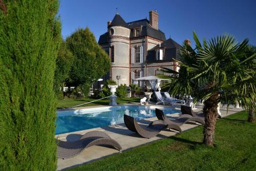 Chateau du Mesnil : Bed and Breakfast near Bois-Normand-près-Lyre