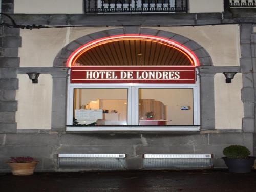 Hôtel de Londres : Hotel near Chambon-sur-Lac