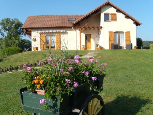 Chambres d'hôtes CLAUDEL Marie-Noelle : Bed and Breakfast near Sainte-Barbe