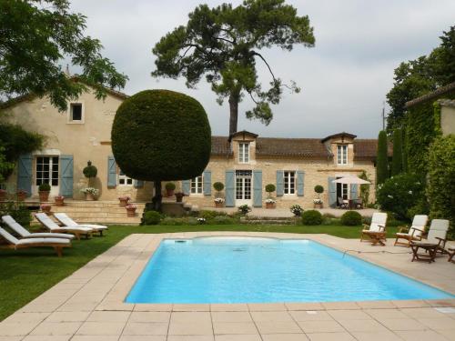 Château Larroze : Bed and Breakfast near Andillac