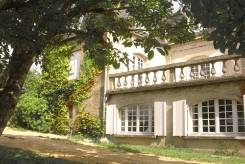 Chambres d'Hôtes Les Tilleuls : Guest accommodation near Marcillac-Saint-Quentin