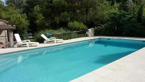 Mas Grimaud - chambres d'hôtes familiales : Bed and Breakfast near Eygalières