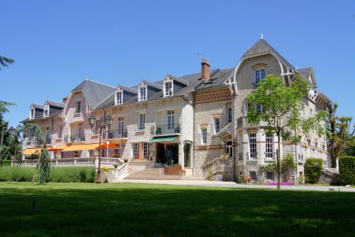 Hôtel-Restaurant Le Parc Sologne - Logis : Hotel near Salbris