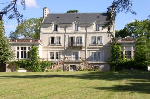 Appartement du Château du Grand Bouchet : Apartment near Saint-Genouph