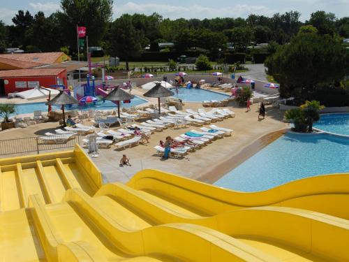 Camping Les Charmettes : Guest accommodation near Chaillevette