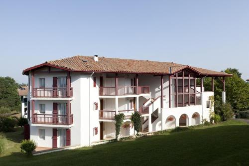 Résidence Pierre & Vacances Les Terrasses d'Arcangues : Guest accommodation near Bassussarry
